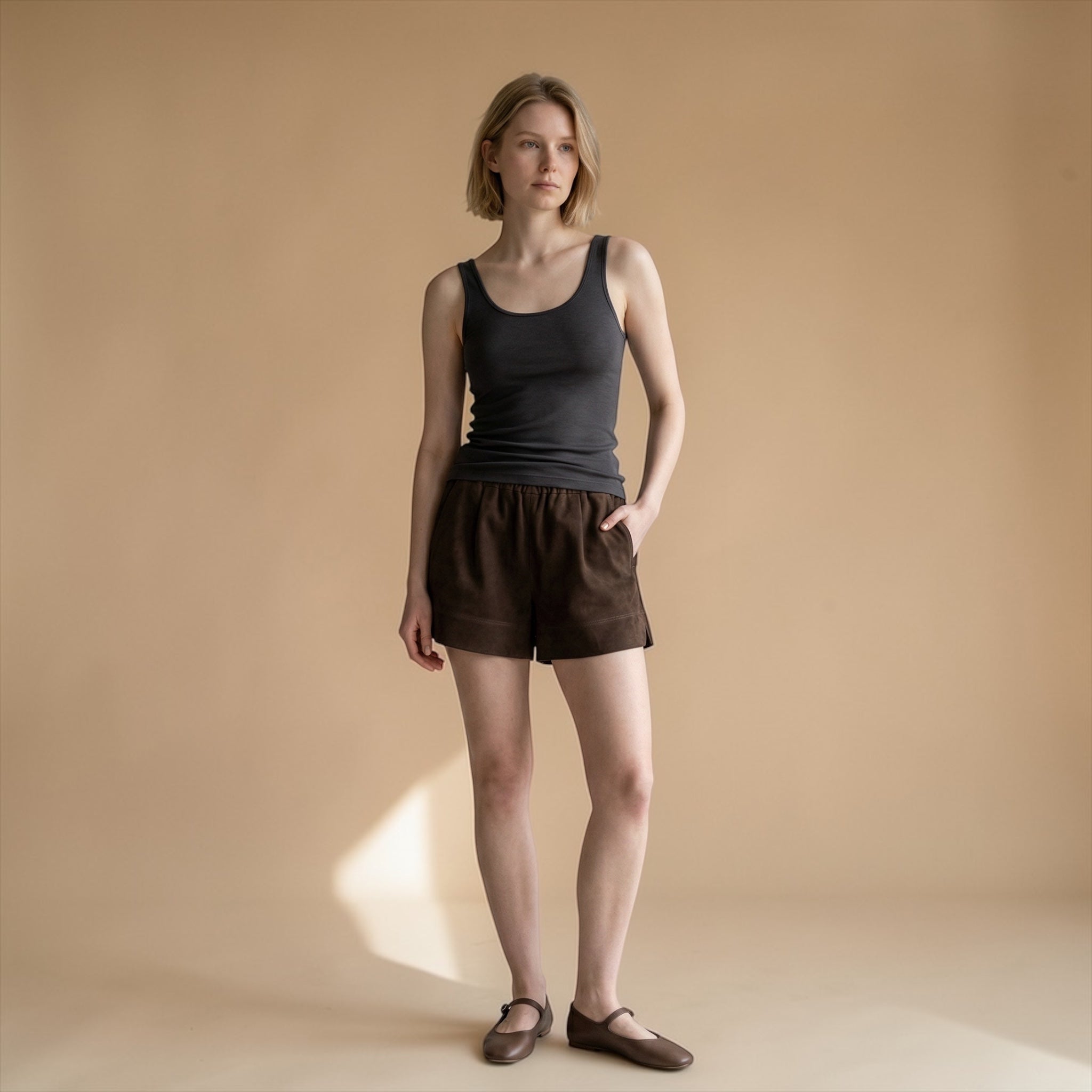 LAMBSKIN SUEDE SHORT — WALNUT